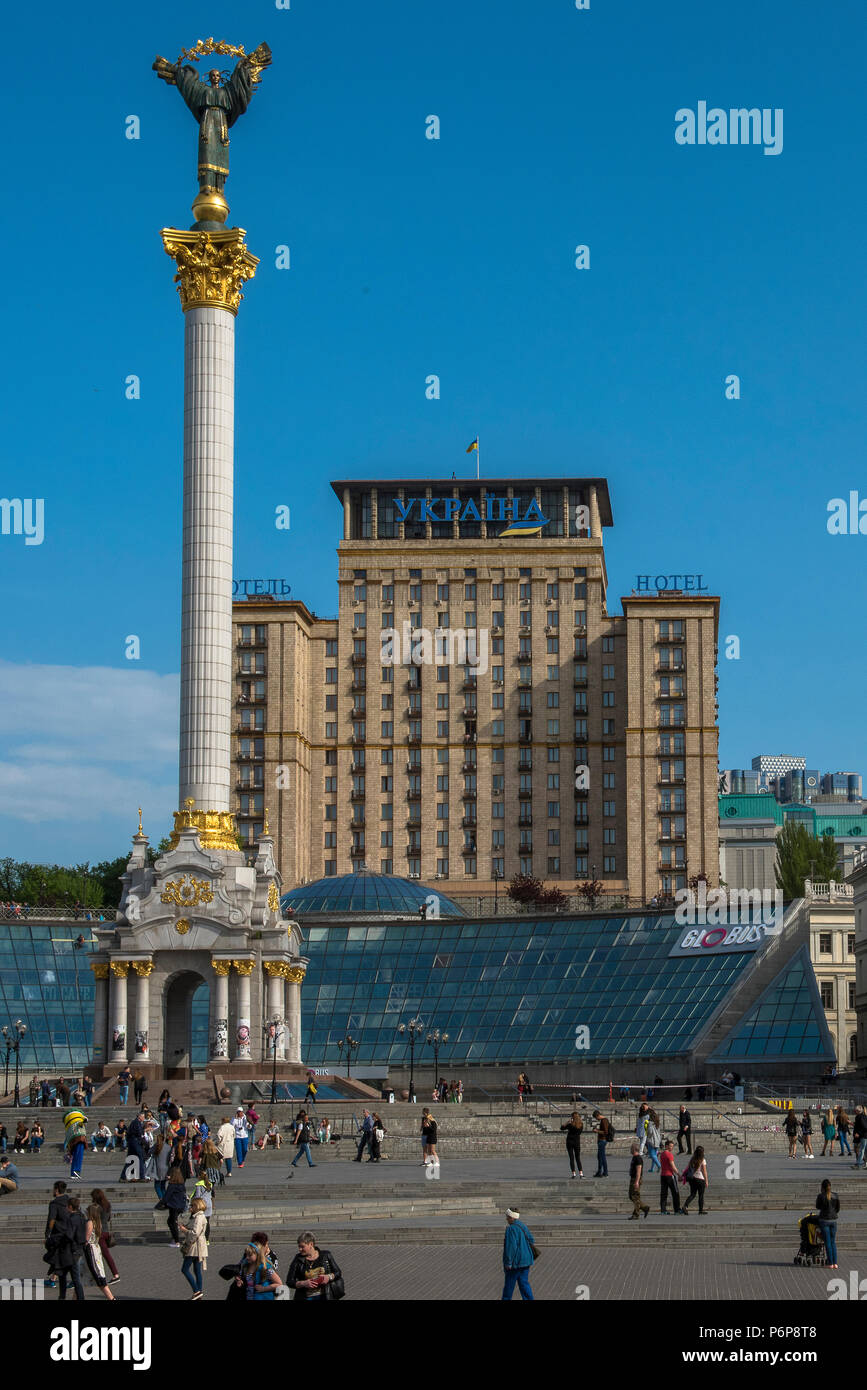 Independence column & Ukraine Hotel on Maidan square, Kiev. Ukraine. Stock Photo