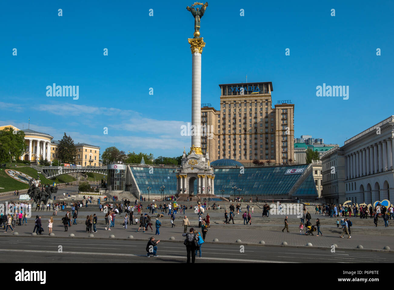 Independence column & Ukraine Hotel on Maidan square, Kiev. Ukraine. Stock Photo