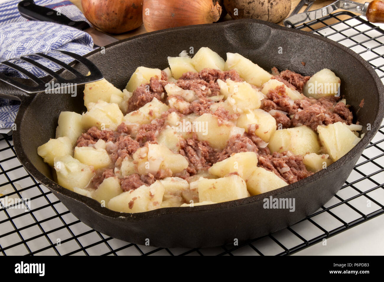 very irish meal, cooked corned beef hash in a cast iron pan Stock Photo