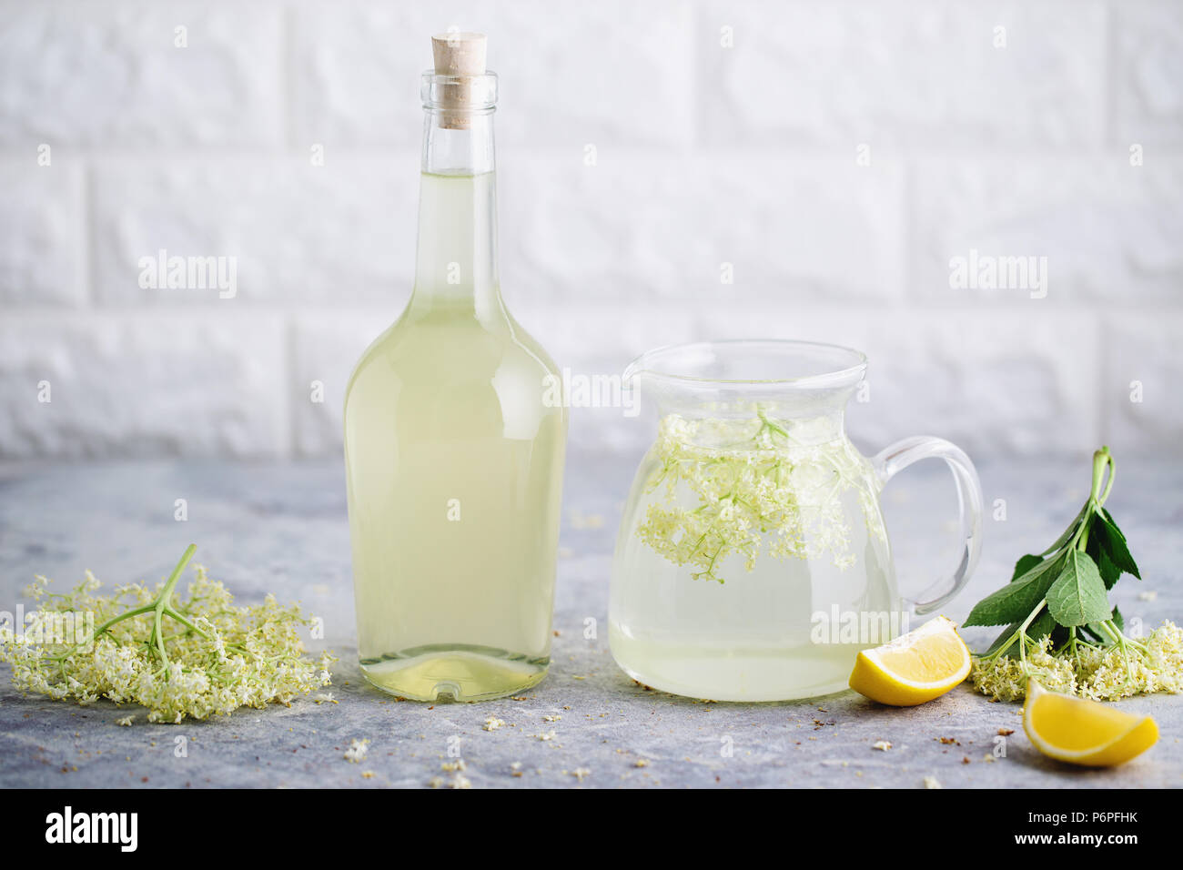 Homemade elderflower lemonade with freshly picked elderflowers. The flowers are edible and can be used to add flavour and aroma to both drinks and des Stock Photo
