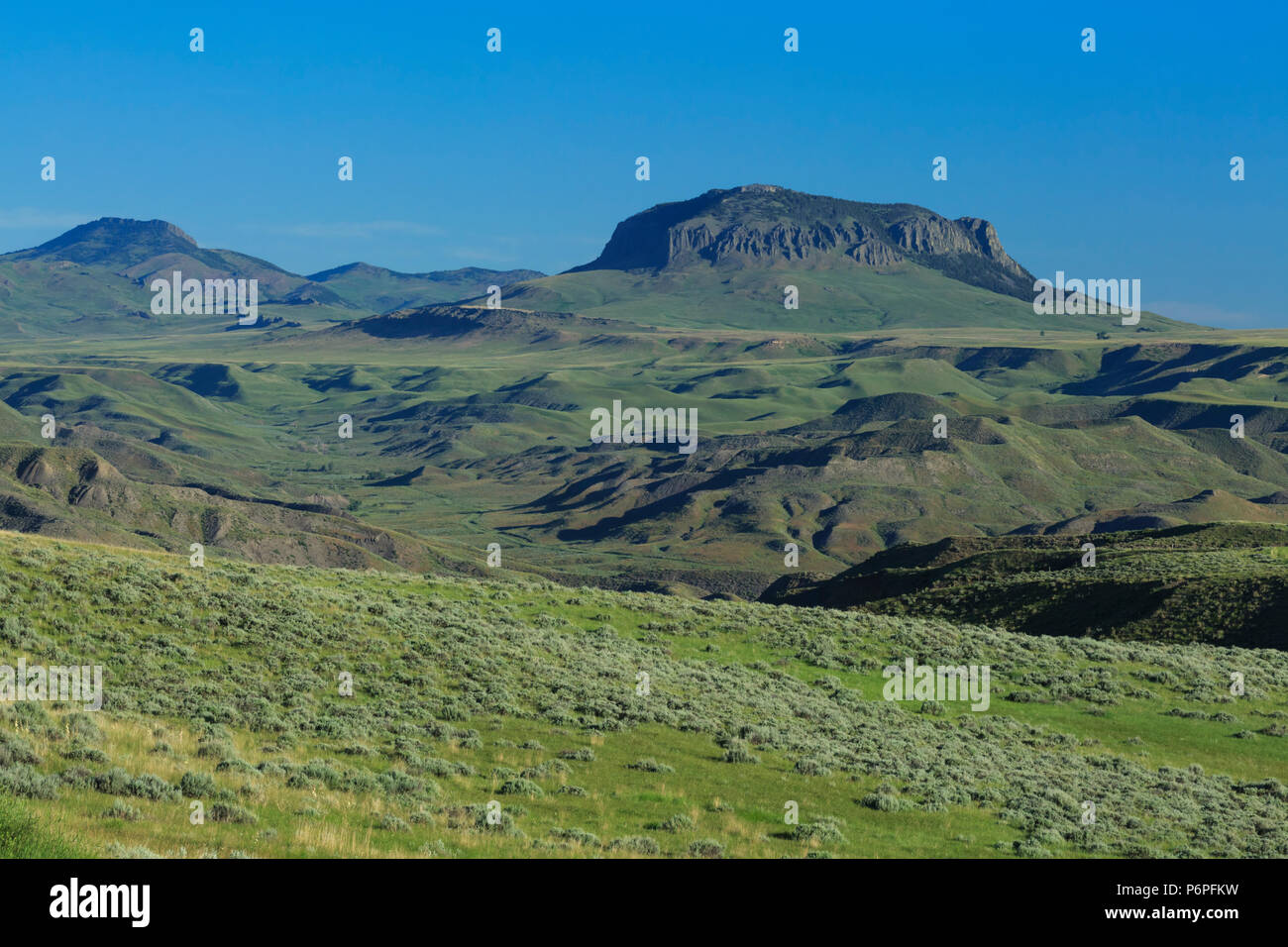 round butte and palisade butte above prairie hills near geraldine, montana Stock Photo Alamy
