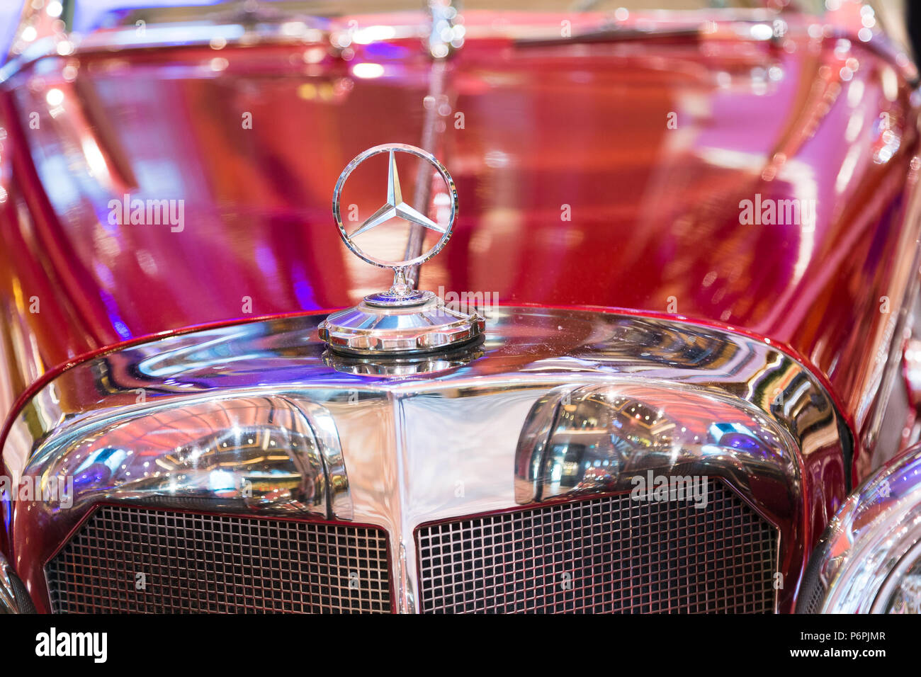 Hood Ornament on a Classic Old Mercedes Roadster Stock Photo Alamy