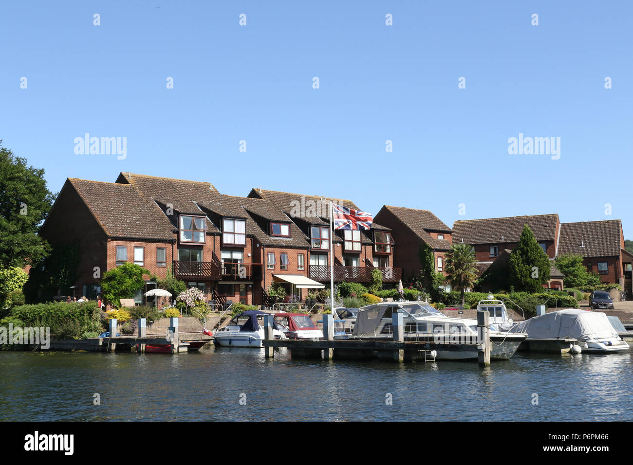 Water front houses on the River Thames in the Bisham area Stock Photo