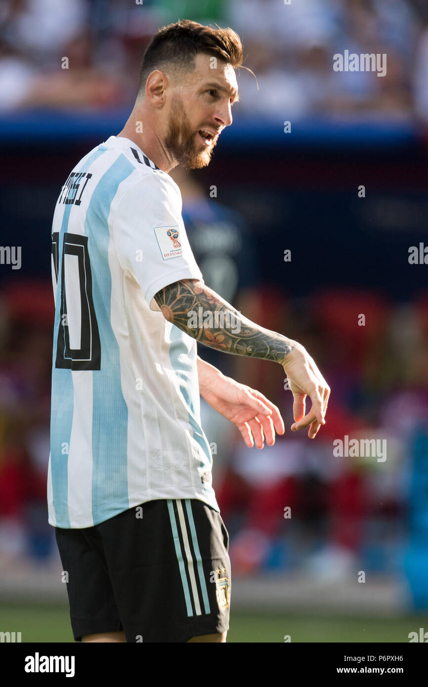 Kazan, Russland. 30th June, 2018. Lionel MESSI (ARG) is disappointed, showered, dizzy, disappointed, sad, frustrated, frustrated, late-rate, half figure, half figure, upright, France (FRA) - Argentina (ARG) 4: 3, Round of 16, Game 50, at 30.06. In Kazan in 2018; Football World Cup 2018 in Russia from 14.06. - 15.07.2018. | usage worldwide Credit: dpa/Alamy Live News Stock Photo