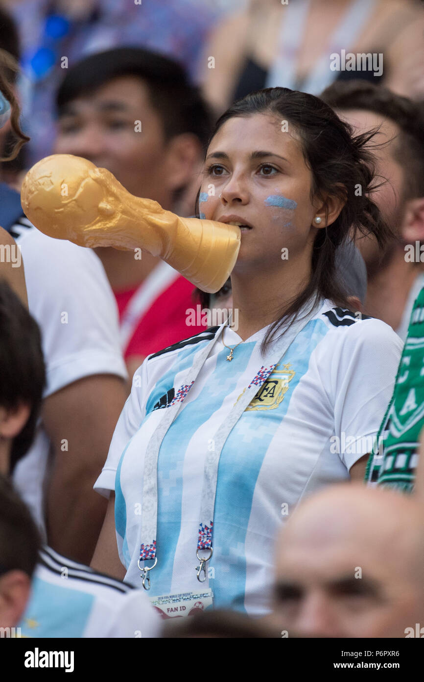 Kazan, Russland. 30th June, 2018. A female Argentine fan is frustrated after the game, frustrated, frustratedet, disappointed, ducked, dizzy, disappointment, sad, fan, fans, spectators, supporters, supporters, bust portrait, portrait, France (FRA) - Argentina (ARG) 4: 3, Round of 16, Game 50, on 30.06.2018 in Kazan; Football World Cup 2018 in Russia from 14.06. - 15.07.2018. | usage worldwide Credit: dpa/Alamy Live News Stock Photo