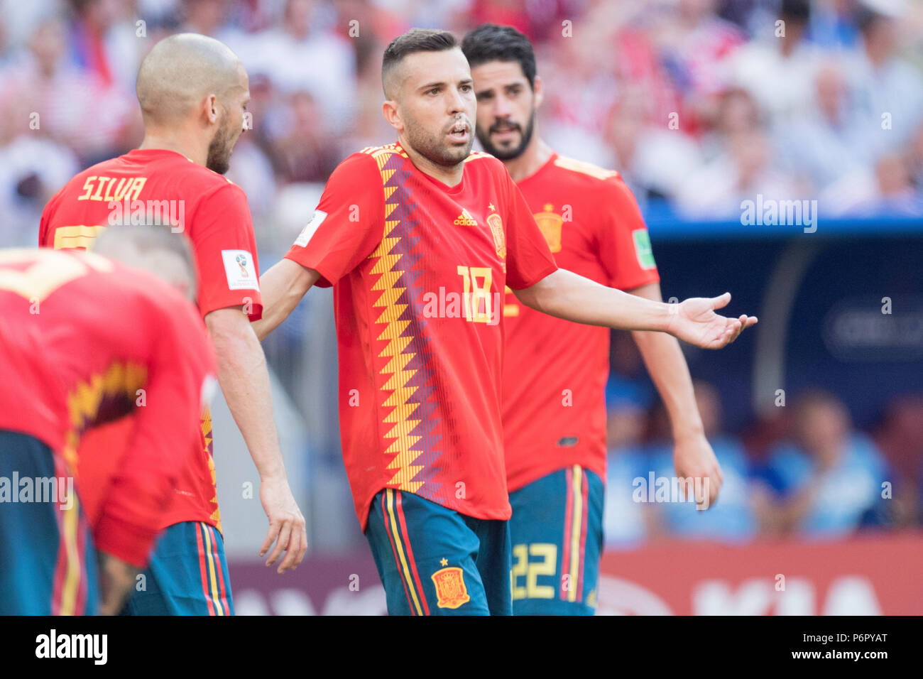 Moscow, Russland. 01st July, 2018. David SILVA (left, ESP) talks to Jordi ALBA (ESP), discussing, talking, talking, Discussing, half figure, half figure, gesture, gesture, Spain (ESP) - Russia (RUS) 3: 4 iE, Round of 16, Game 51, on 01.07.2018 in Moscow; Football World Cup 2018 in Russia from 14.06. - 15.07.2018. | usage worldwide Credit: dpa/Alamy Live News Stock Photo