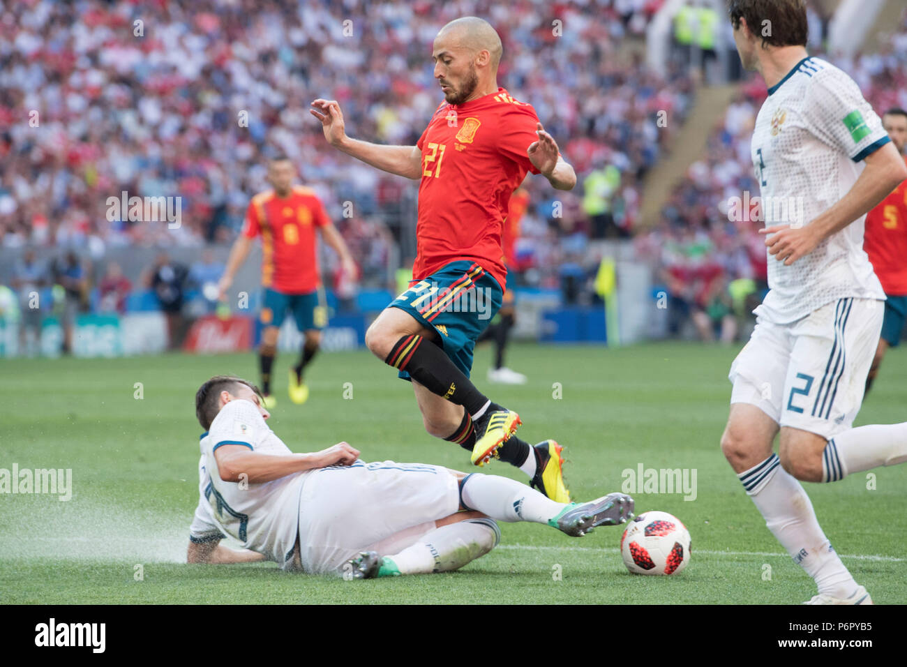 Moscow, Russland. 01st July, 2018. Ilya KUTEPOV (un., RUS) versus David SILVA (ESP), Action, duels, Spain (ESP) - Russia (RUS) 3: 4 iE, Round of 16, Game 51, on 01.07.2018 in Moscow; Football World Cup 2018 in Russia from 14.06. - 15.07.2018. | usage worldwide Credit: dpa/Alamy Live News Stock Photo