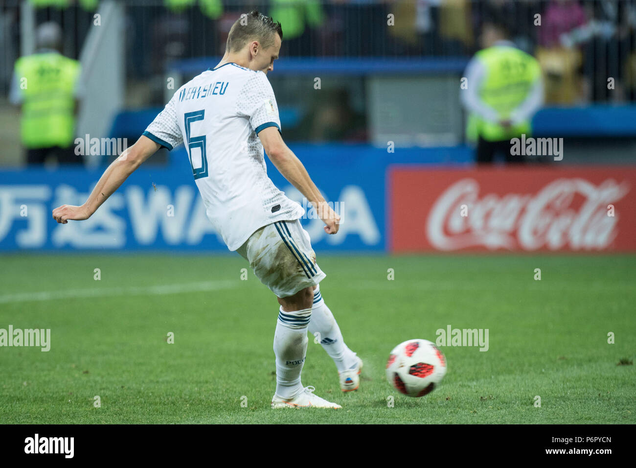 Moscow, Russland. 01st July, 2018. Denis CHERYSHEV (RUS) shoots the goal on penalties to 4: 3, action, penalty, shoot-out, penalty, penalty, shoot, full figure, Spain (ESP) - Russia (RUS) 3: 4 iE, round of 16, game 51, on 01.07.2018 in Moscow; Football World Cup 2018 in Russia from 14.06. - 15.07.2018. | usage worldwide Credit: dpa/Alamy Live News Stock Photo