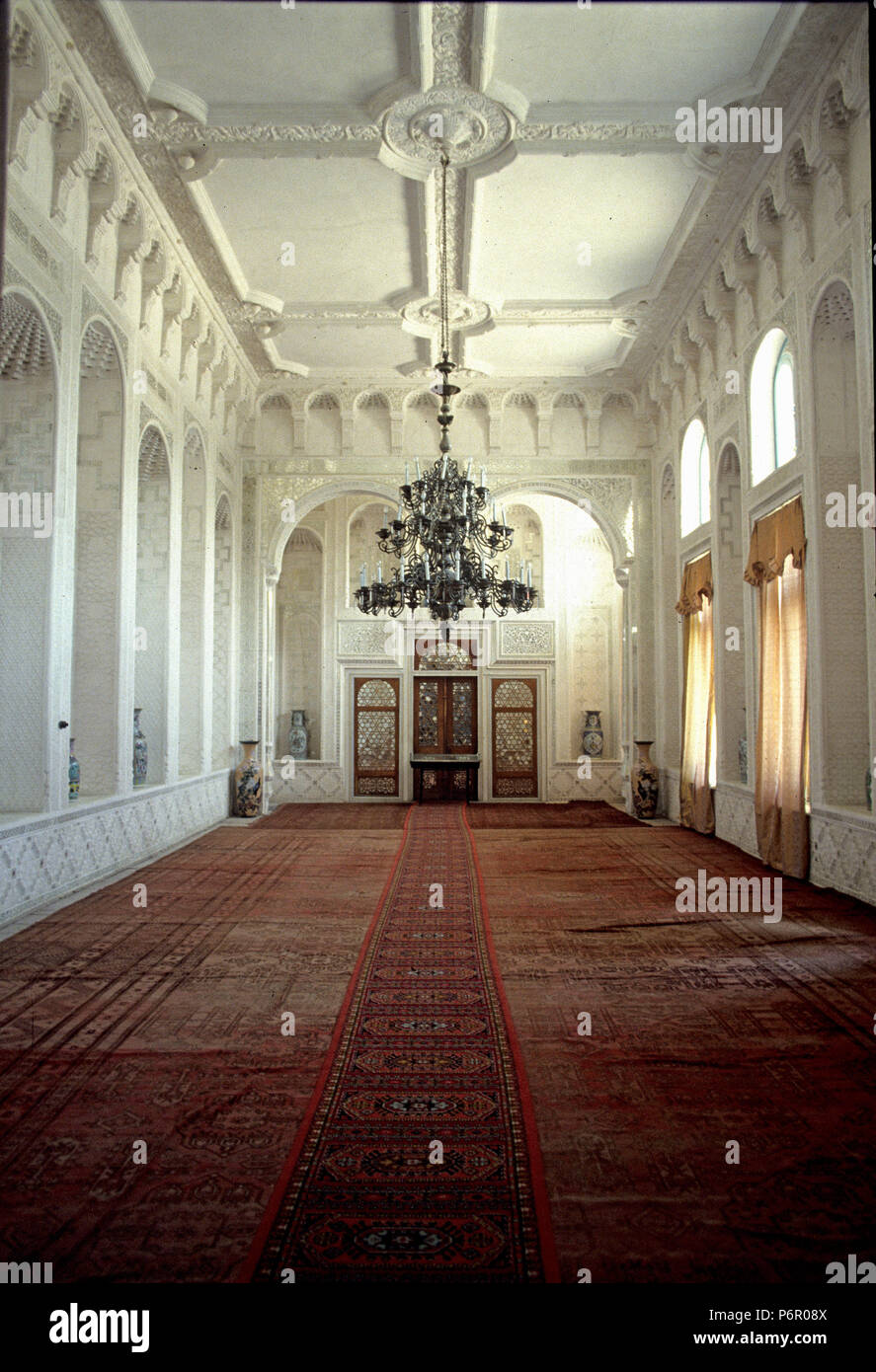 carpeted flight in the Sitorai Mohi Khosa Palace, the summer residence of the last Emir of Bukhara, undated analogue image from October 1992. The historical, mostly Islamic center of Bukhara was declared a UNESCO World Heritage Site in 1993, and the state of Uzbekistan gained after the collapse of the Soviet Union on 01.09.1991 his independence. Photo: Matthias Toedt/dpa central image/ZB/picture alliance | usage worldwide Stock Photo
