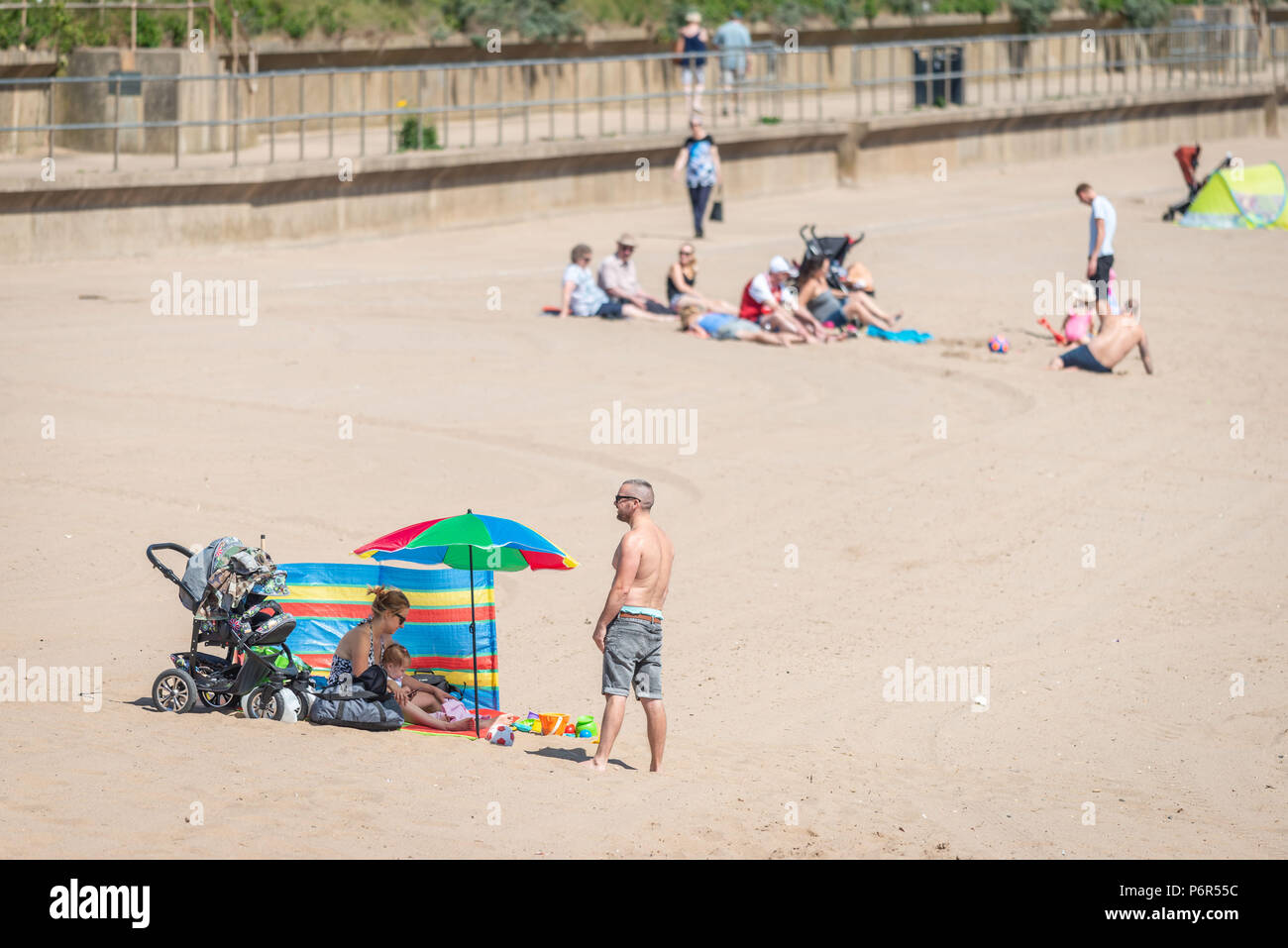 Skegness, UK, 2nd July 2018. Parents and children playing and sunbathing on the beach, enjoying the hot weather during a continued heatwave. Credit: Steven Booth/Alamy Live News Stock Photo
