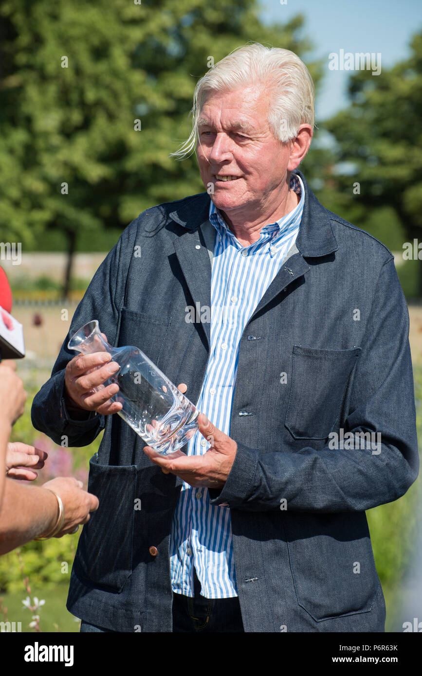 RHS Hampton Court Palace Flower Show, London, UK, 2nd July 2018. Piet Oudolf is an influential landscape designer, nurseryman and author, internationally acclaimed for transforming urban spaces and was presented with the Horticulture Heroes Award by Sue Biggs, Director General of the RHS Credit: Heather Edwards/Alamy Live News Stock Photo