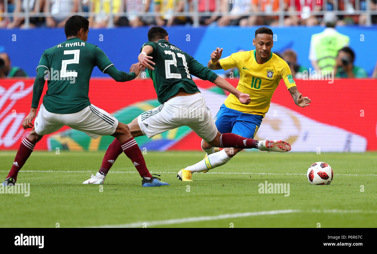 SAMARA, SA - 02.07.2018: BRAZIL VS. MEXICO - Hugo AYALA and Edson ALVAREZ of Mexico in the marking of Neymar do Brasil during the match between Brazil and Mexico, valid for the eighth round of the 2018 World Cup held at the Samara Arena in Samara, Russia. (Photo: Rodolfo Buhrer/La Imagem/Fotoarena) Stock Photo