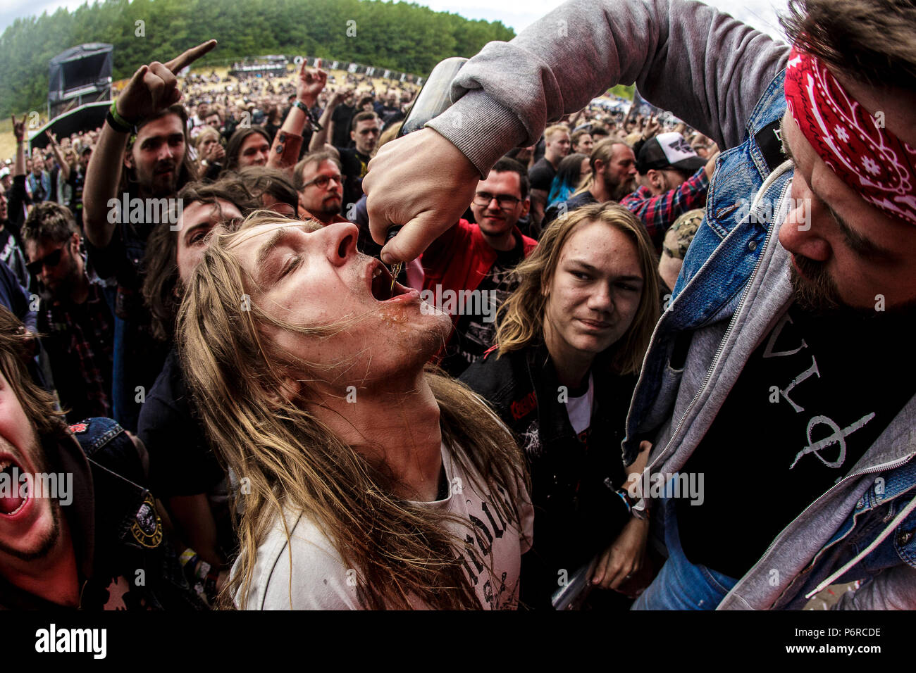 Denmark, Copenhagen - June 23, 2018. Enthusiastic heavy metal fans have a  great time during the danish hard rock and music festival Copenhell 2018 in  Copenhagen. Time for a shot. (Photo credit: