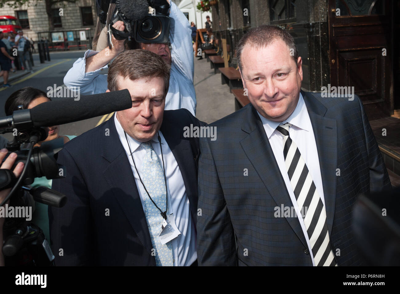 Derby Gate, Westminster, London, UK. 7th June, 2016. Mike Ashley arrives at Portcullis House in Westminster to appear before the Business, Innovation  Stock Photo