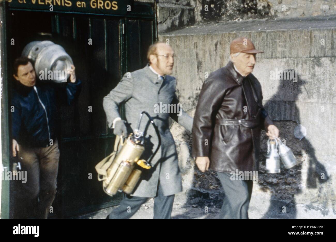 La Grande Lessive (!) Year : 1968 France Director : Jean-Pierre Mocky  Bourvil, Jean Tissier Stock Photo - Alamy