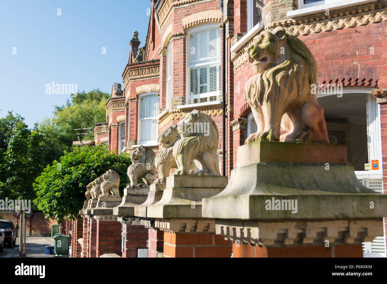 Edwardian Lion houses, Glebe Road, Barnes, London, SW13, UK Stock Photo Alamy
