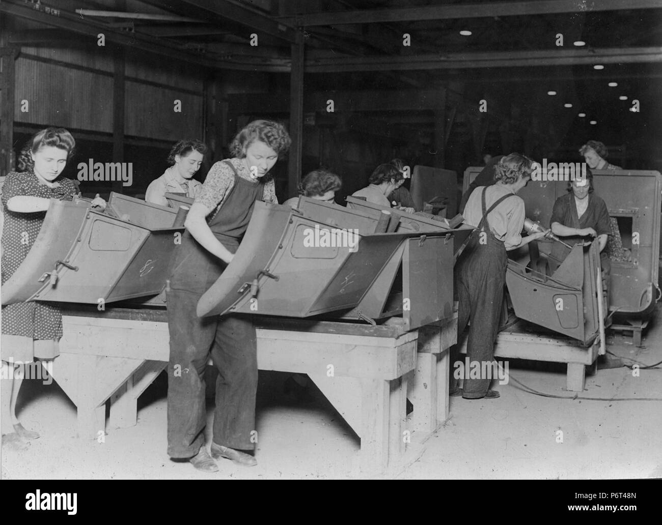 Women workers in Ford factory 2nd World War Stock Photo