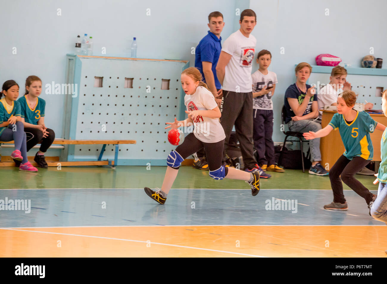 Effective Handball Rugby Girl playing rugby hi-res stock photography and images - Alamy