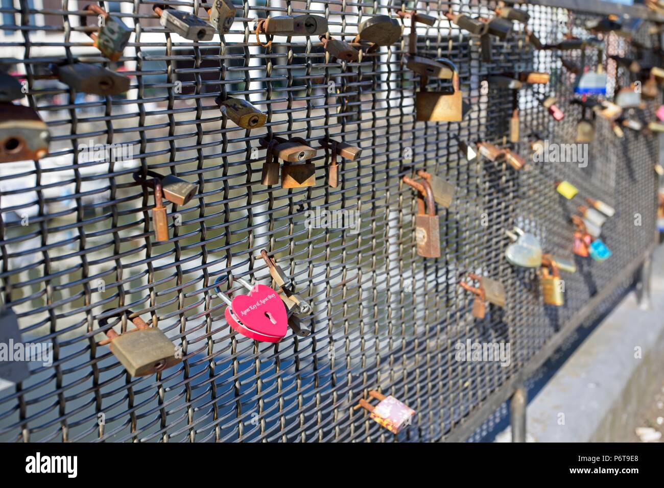 Bristol bridge padlocks hires stock photography and images Alamy
