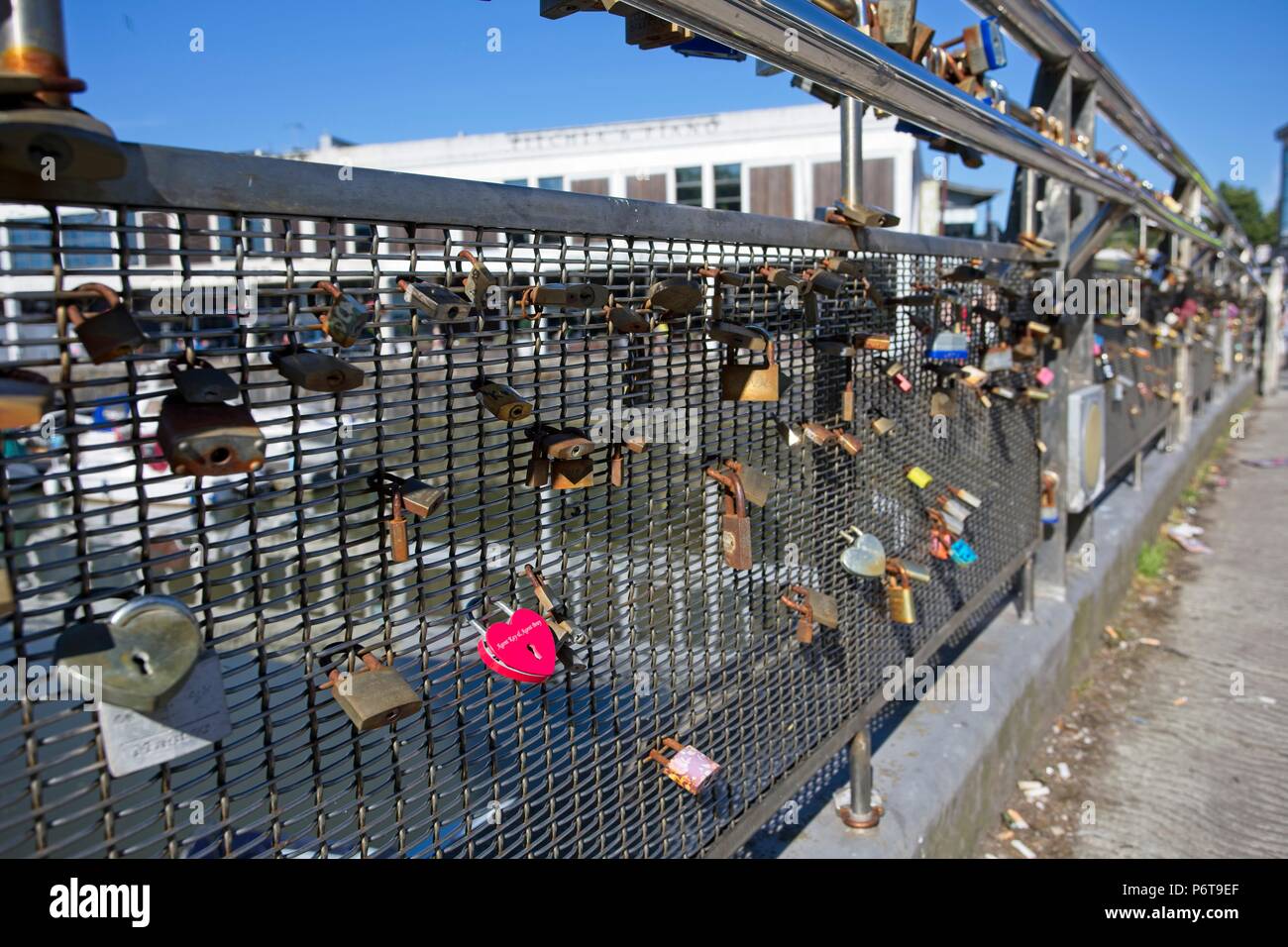 Bristol bridge padlocks hires stock photography and images Alamy