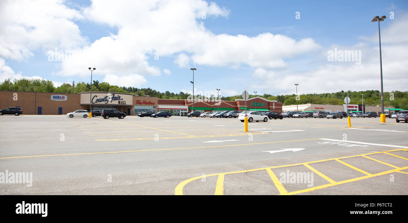Canadian tire shopping hires stock photography and images Alamy