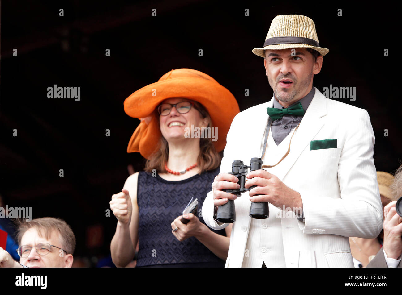 Dresden, elegantly dressed racetrack visitors feverish at the gallop race Stock Photo