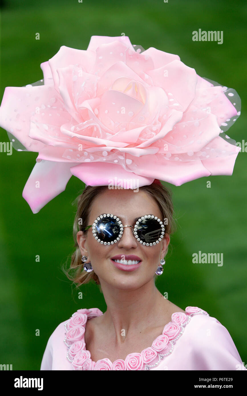 Royal Ascot, Fashion on Ladies Day, actress Natalia Kapchuk at the racecourse Stock Photo
