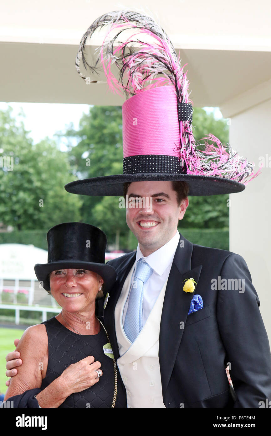 Royal ascot on ladies' day and humor hi-res stock photography and ...