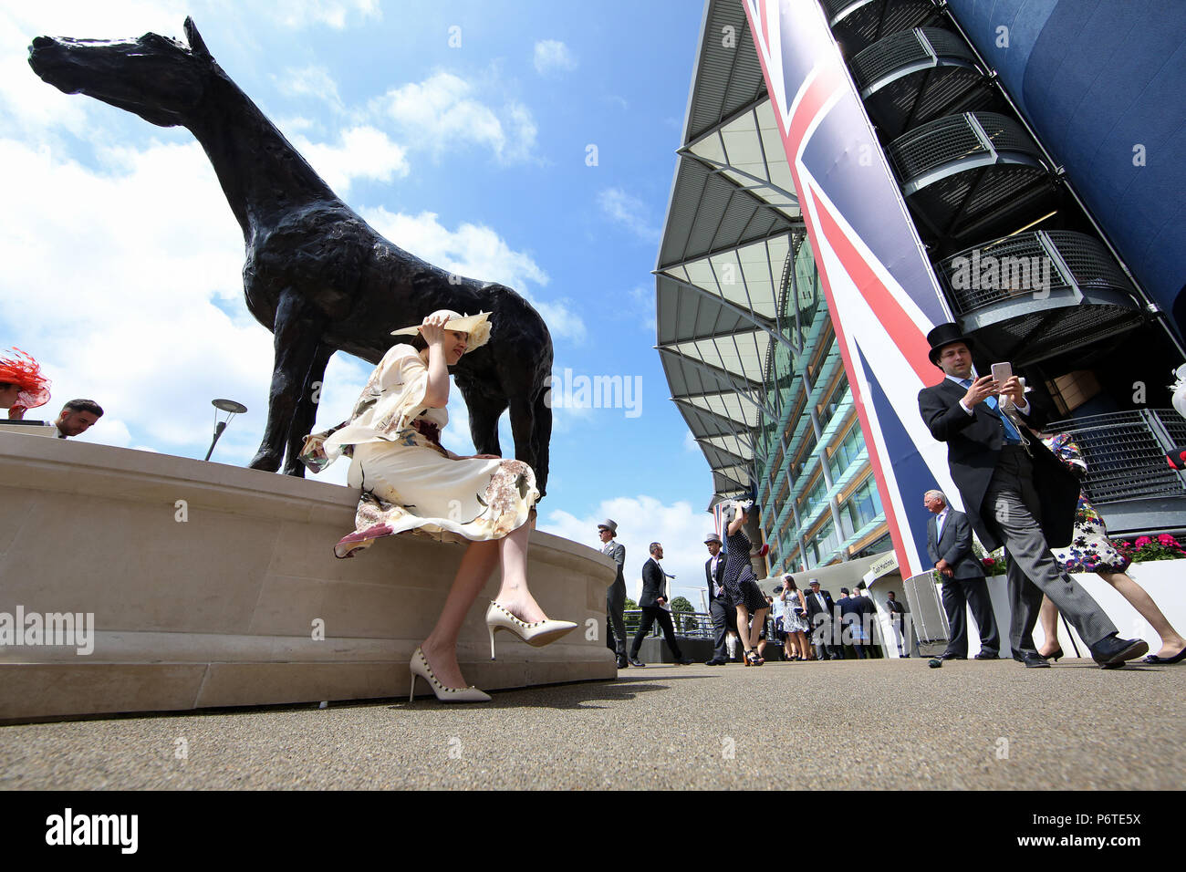 Royal Ascot, Fashion on Ladies Day, at the racecourse Stock Photo