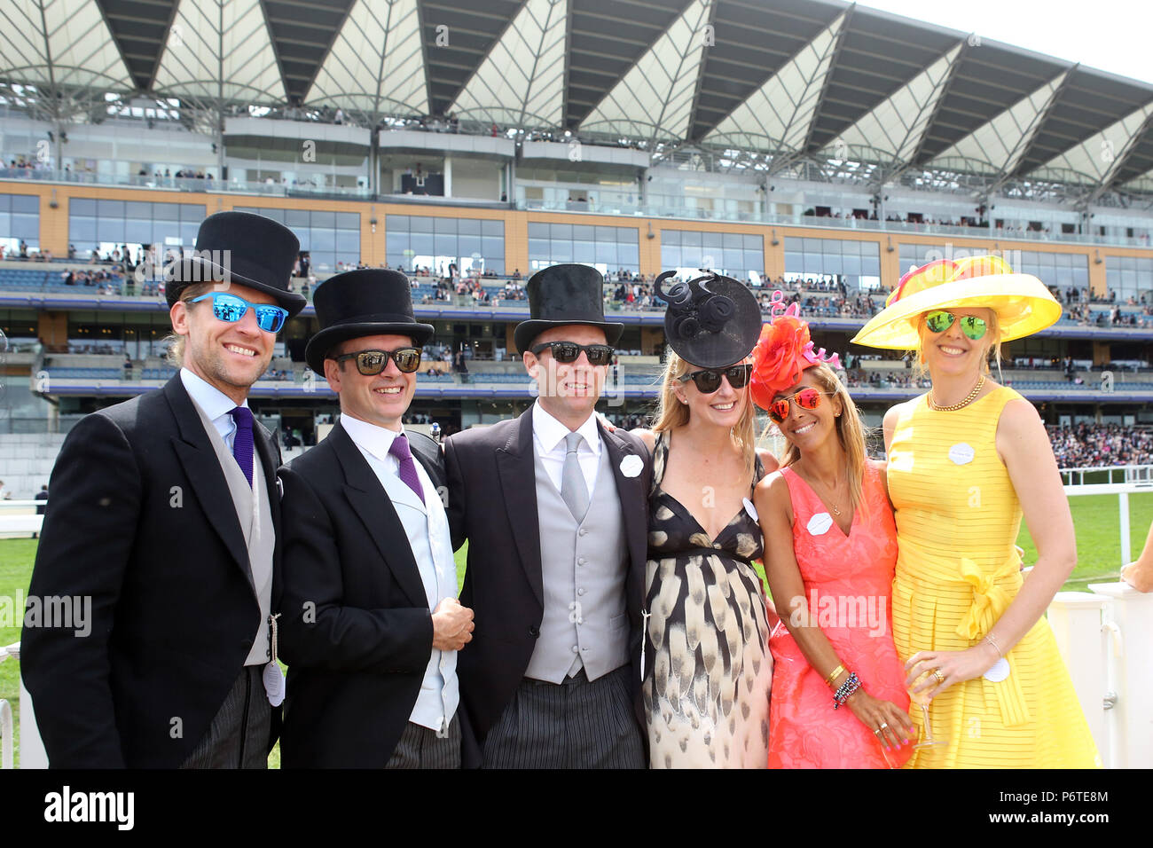 Royal Ascot, Fashion, audience in front of the grandstand Stock Photo