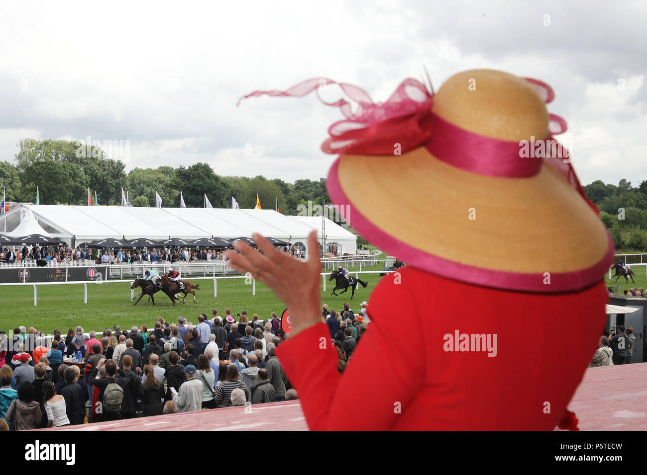 Hamburg, woman with hat at the gallop race Stock Photo
