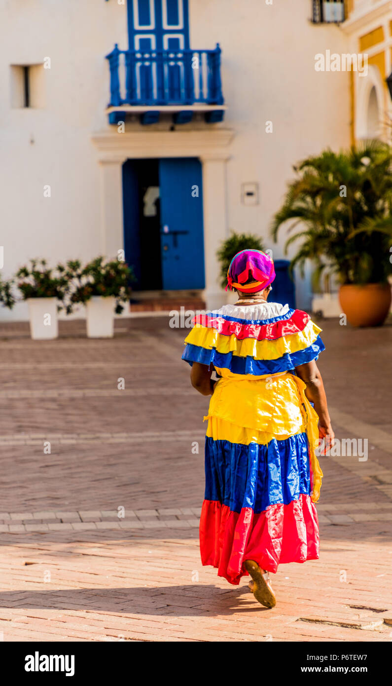 Colombia traditional costume hi-res stock photography and images - Alamy