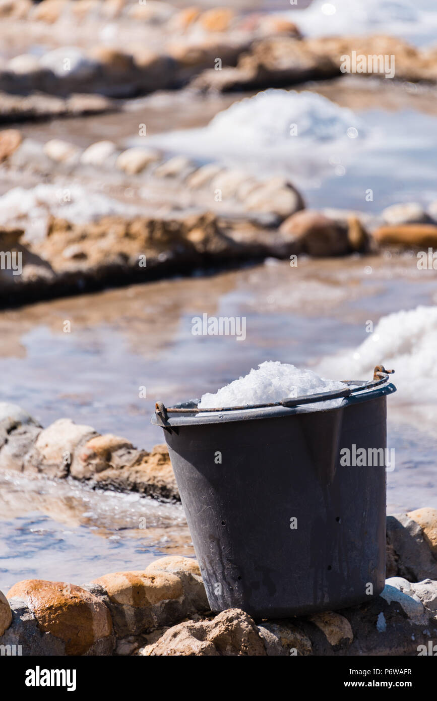 Old fashioned harvesting hi-res stock photography and images - Alamy