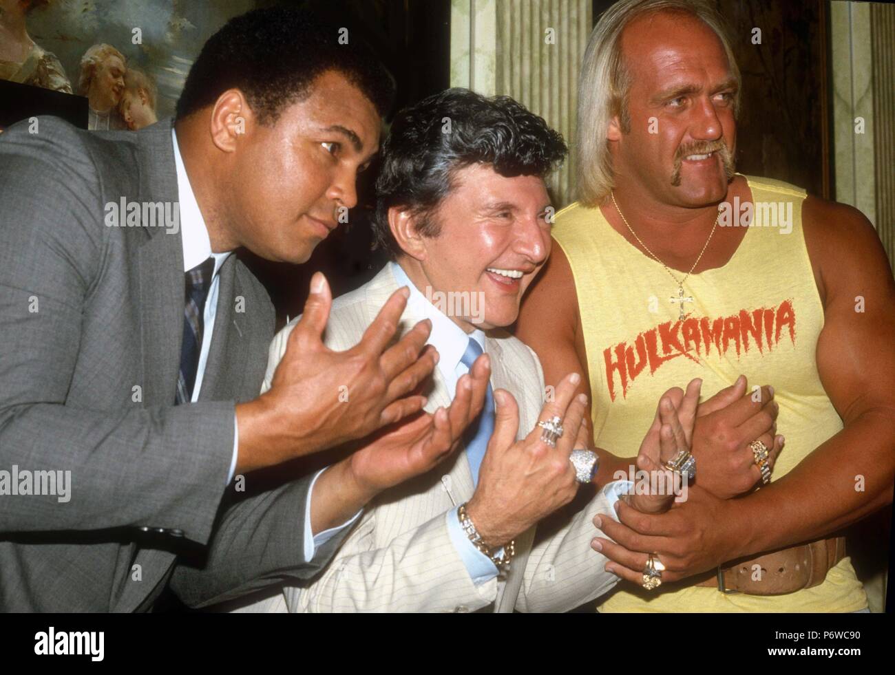 Muhammad Ali, Liberace and Hulk Hogan at Madison Square Garden during a  press conference for upcoming WrestleMania I on March 29, 1985. Photo By  Adam Scull/PHOTOlink.net/MediaPunch Stock Photo - Alamy