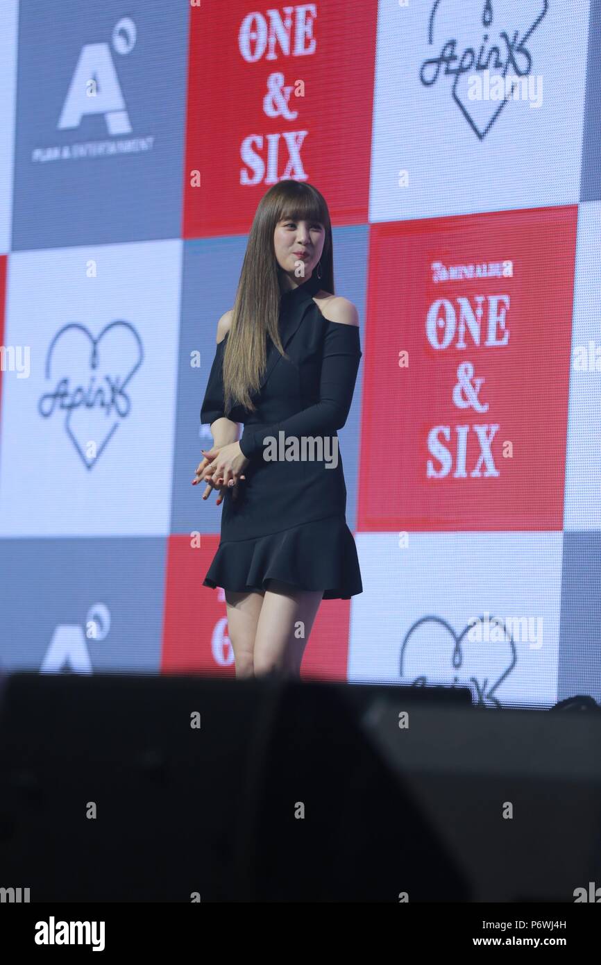 Chuqur tomoq videolar Ulardan ikkitasi mast rus fohishasini sikishdi