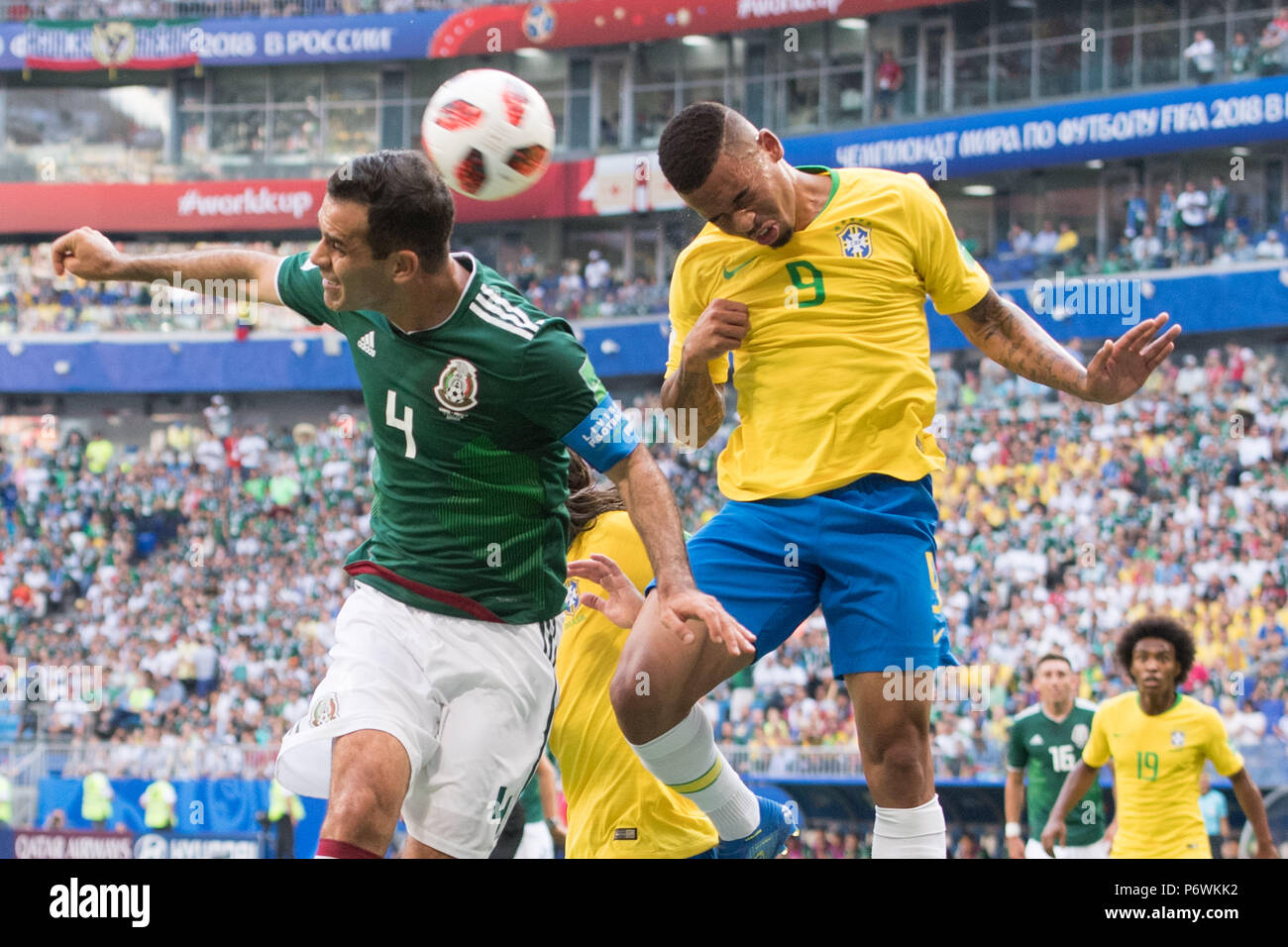 Rafael MARQUEZ (left, MEX) versus GABRIEL JESUS (BRA), action, duels, header, brazil (BRA) - Mexico (RUS) 2: 0, knockout round, match 53, on 02.07.2018 in Samara; Football World Cup 2018 in Russia from 14.06. - 15.07.2018. | usage worldwide Stock Photo