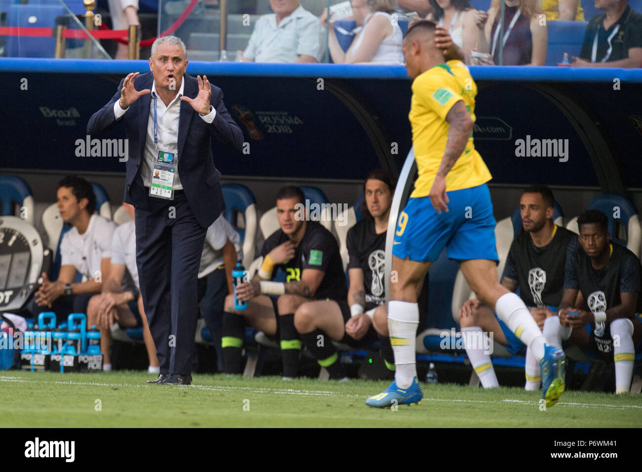 Samara, Russland. 02nd July, 2018. TITE (left, coach, BRA) gives GABRIEL JESUS (BRA) instruction, instructions, full figure, gesture, gesture, Brazil (BRA) - Mexico (RUS) 2: 0, Round of 16, Game 53, on 02.07.2018 in Samara ; Football World Cup 2018 in Russia from 14.06. - 15.07.2018. | usage worldwide Credit: dpa/Alamy Live News Stock Photo