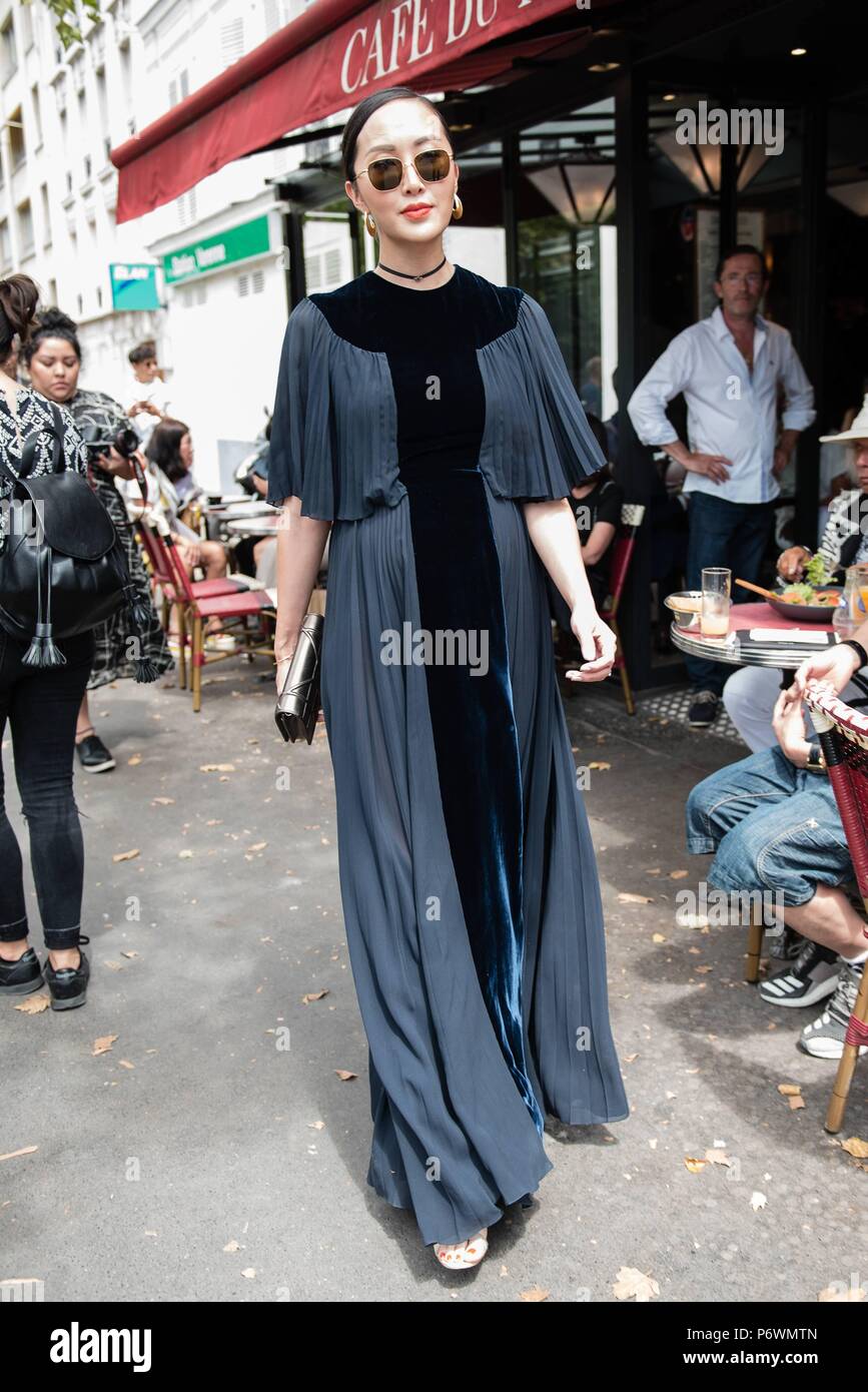 Paris, Frankreich. 02nd July, 2018. Blogger Chriselle Lim arriving on the street before the Dior runway show during Haute Couture Fashion Week in Paris - July 2, 2018 - Credit: Runway Manhattan ***For Editorial Use Only*** | Verwendung weltweit/dpa/Alamy Live News Stock Photo