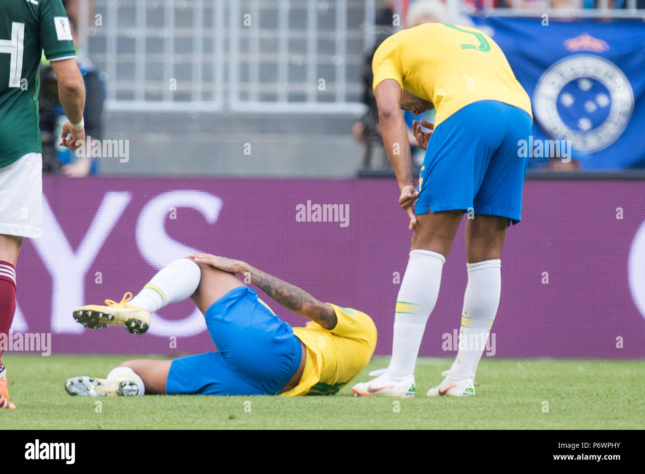 NEYMAR (BRA) is on the ground, CASEMIRO (right, BRA) is standing, injury, lying, pain, pain, whole figure, Brazil (BRA) - Mexico (RUS) 2: 0, Round of 16, Game 53, on 02.07. 2018 in Samara; Football World Cup 2018 in Russia from 14.06. - 15.07.2018. | usage worldwide Stock Photo