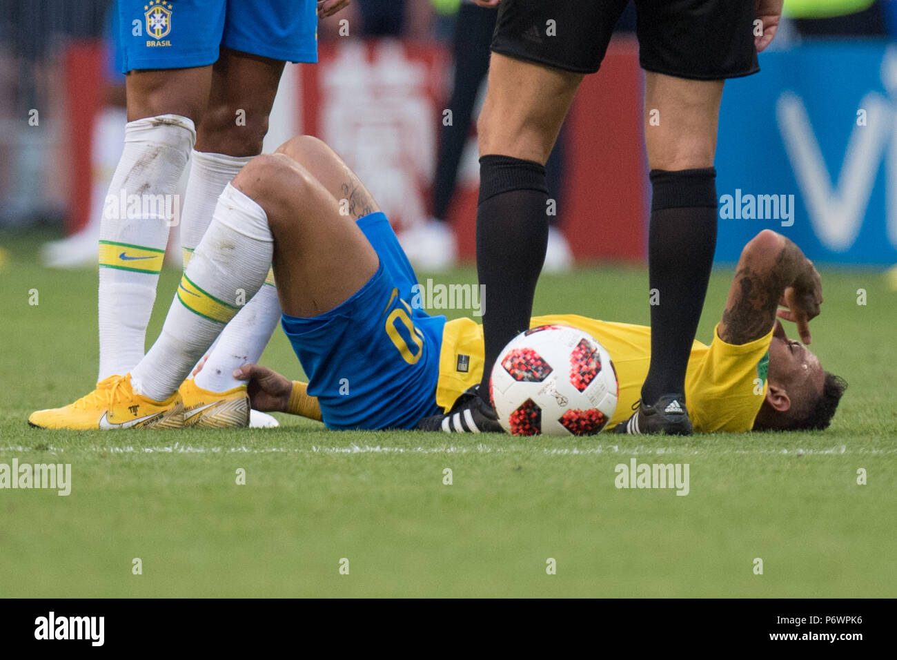 NEYMAR (BRA) lies with pain on the pitch, at the ground, injury, lying, pain, whole figure, landscape, Brazil (BRA) - Mexico (RUS) 2: 0, knockout round, match 53, on 02.07.2018 in Samara; Football World Cup 2018 in Russia from 14.06. - 15.07.2018. | usage worldwide Stock Photo