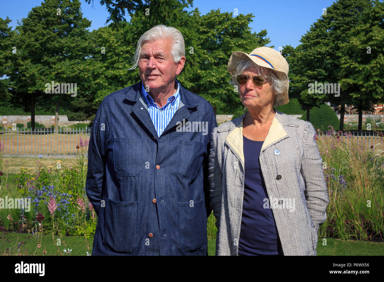 London, UK. 2nd-8th July 2018. RHS Hampton Court Flower Show. Iconic Horticultural Heroes. Dutch landscape designer, plantsman and author Piet Oudolf with his wife Anja in the perennial meadow style borders as he is presented with an award for iconic garden design. - Designer:  Piet Oudolf Stock Photo