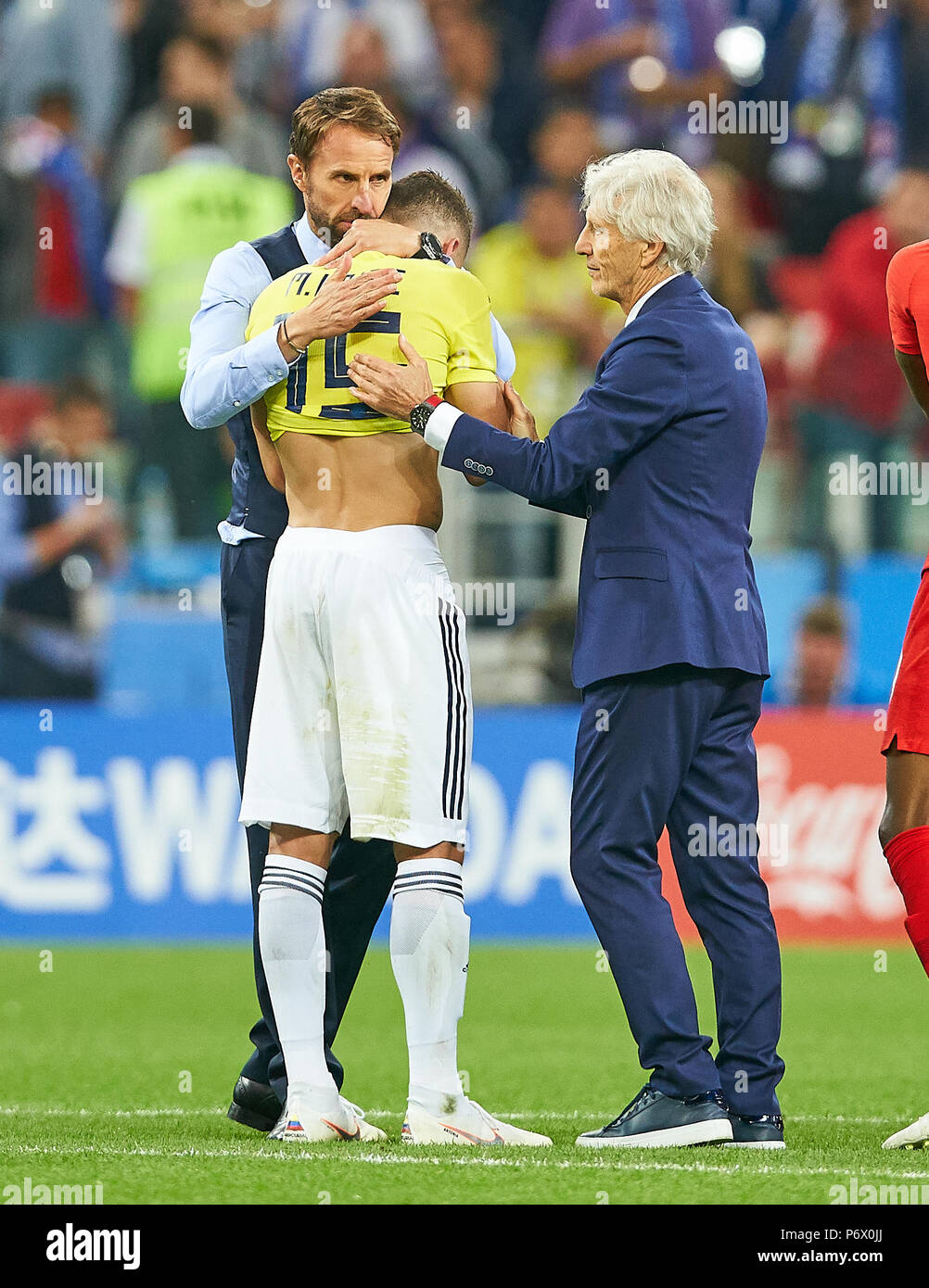 England- Columbia, Soccer, Moscow, July 03, 2018 Gareth Southgate, headcoach England, and Jose PEKERMAN, ARG, Columbia headcoach, comfort Mateus URIBE, Columbia Nr.15 sad, disappointed, angry, Emotions, disappointment, frustration, frustrated, sadness, desperate, despair,  ENGLAND - COLUMBIA FIFA WORLD CUP 2018 RUSSIA, Season 2018/2019,  July 03, 2018 S p a r t a k Stadium in Moscow, Russia. © Peter Schatz / Alamy Live News Stock Photo