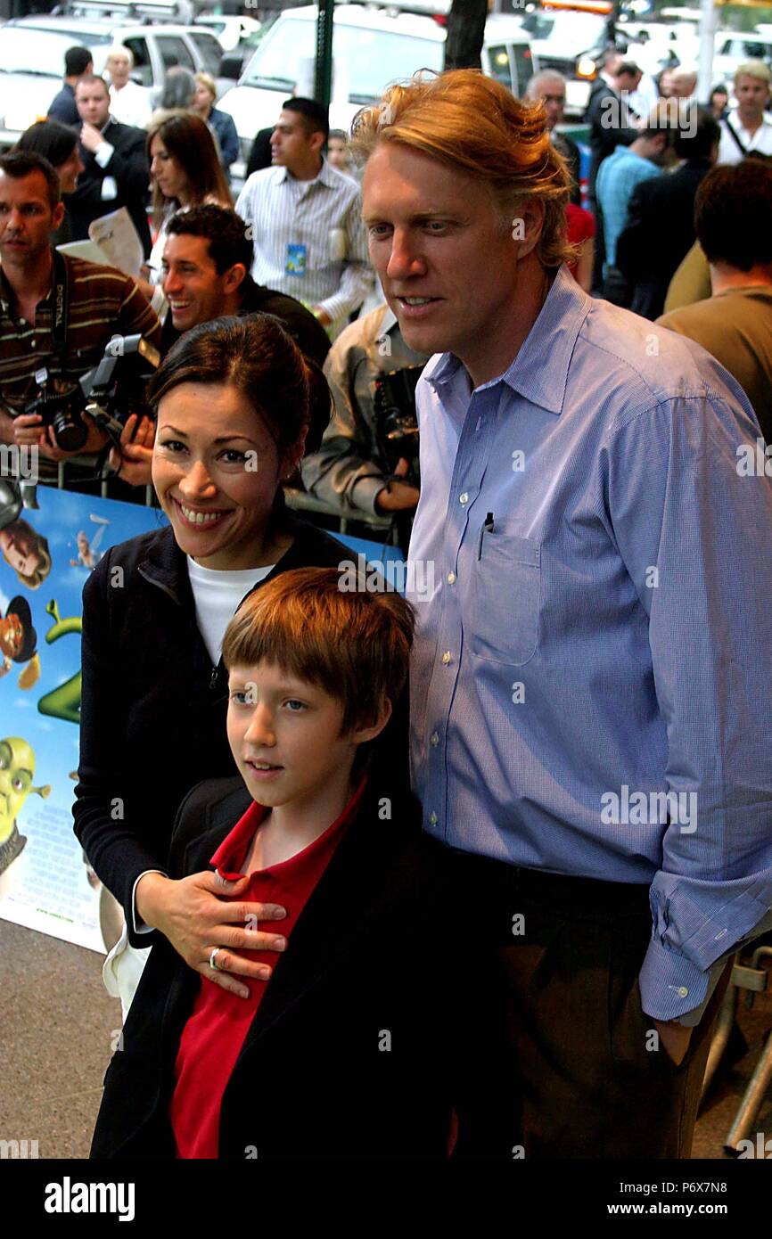 New York City 2004 FILE PHOTO Anne Curry & family Photo by John Barrett/PHOTOlink