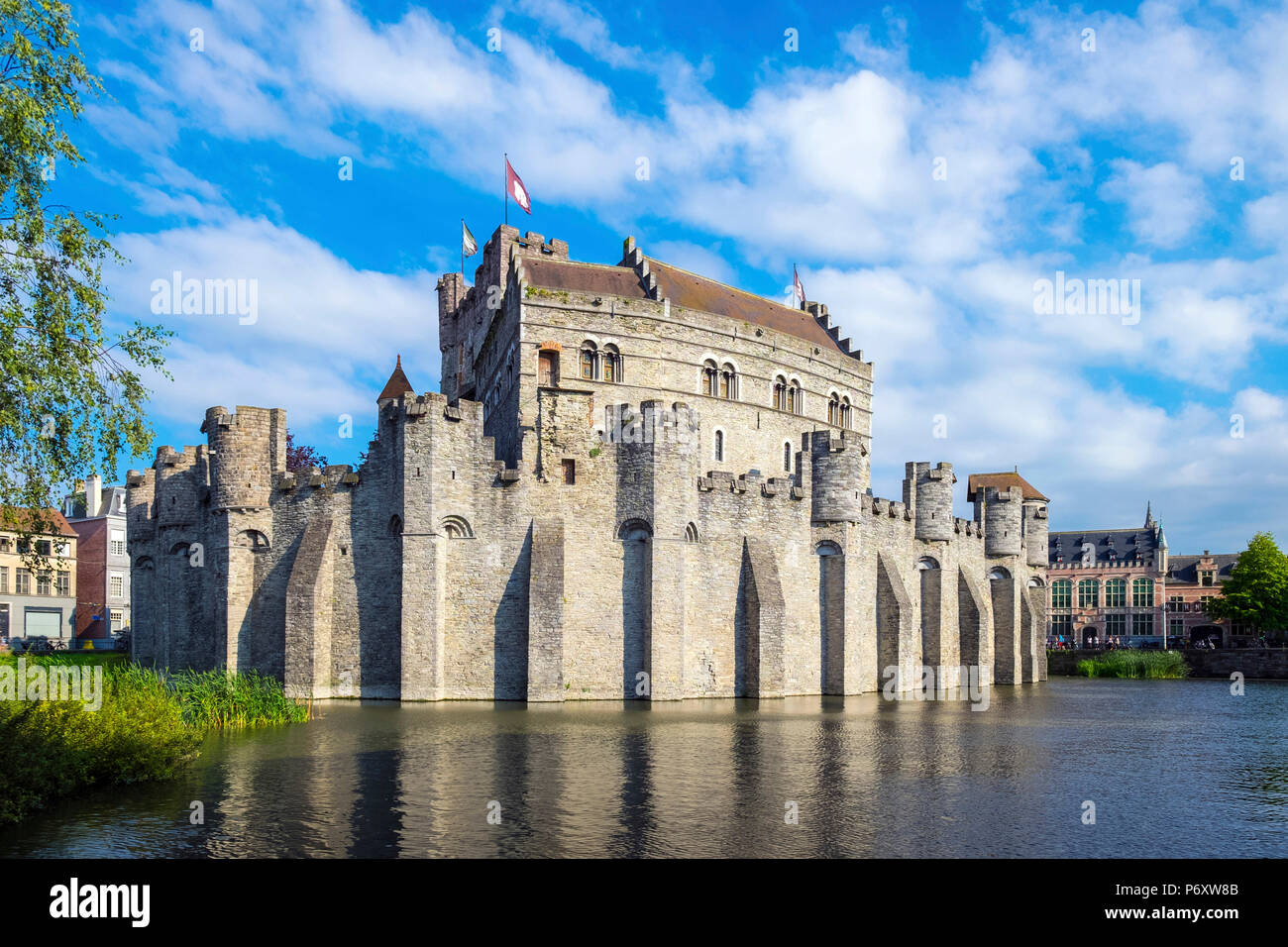 Belgum, Vlaanderen (Flanders), Ghent (Gent). Het Gravensteen castle on the Leie River. Stock Photo