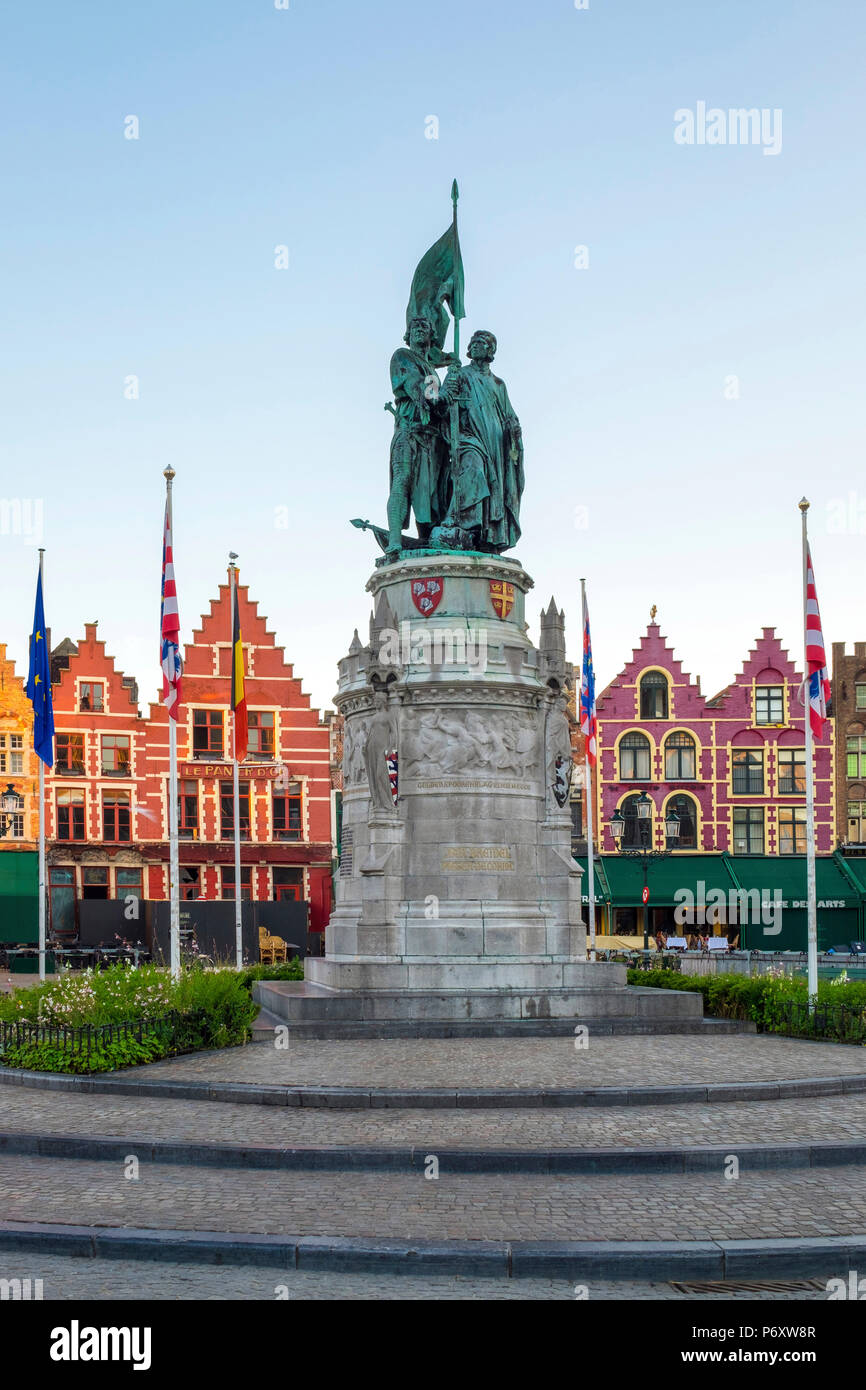 Belgium, West Flanders (Vlaanderen), Bruges (Brugge). Statue of Jan Breydel and Pieter de Coninck on Markt square. Stock Photo