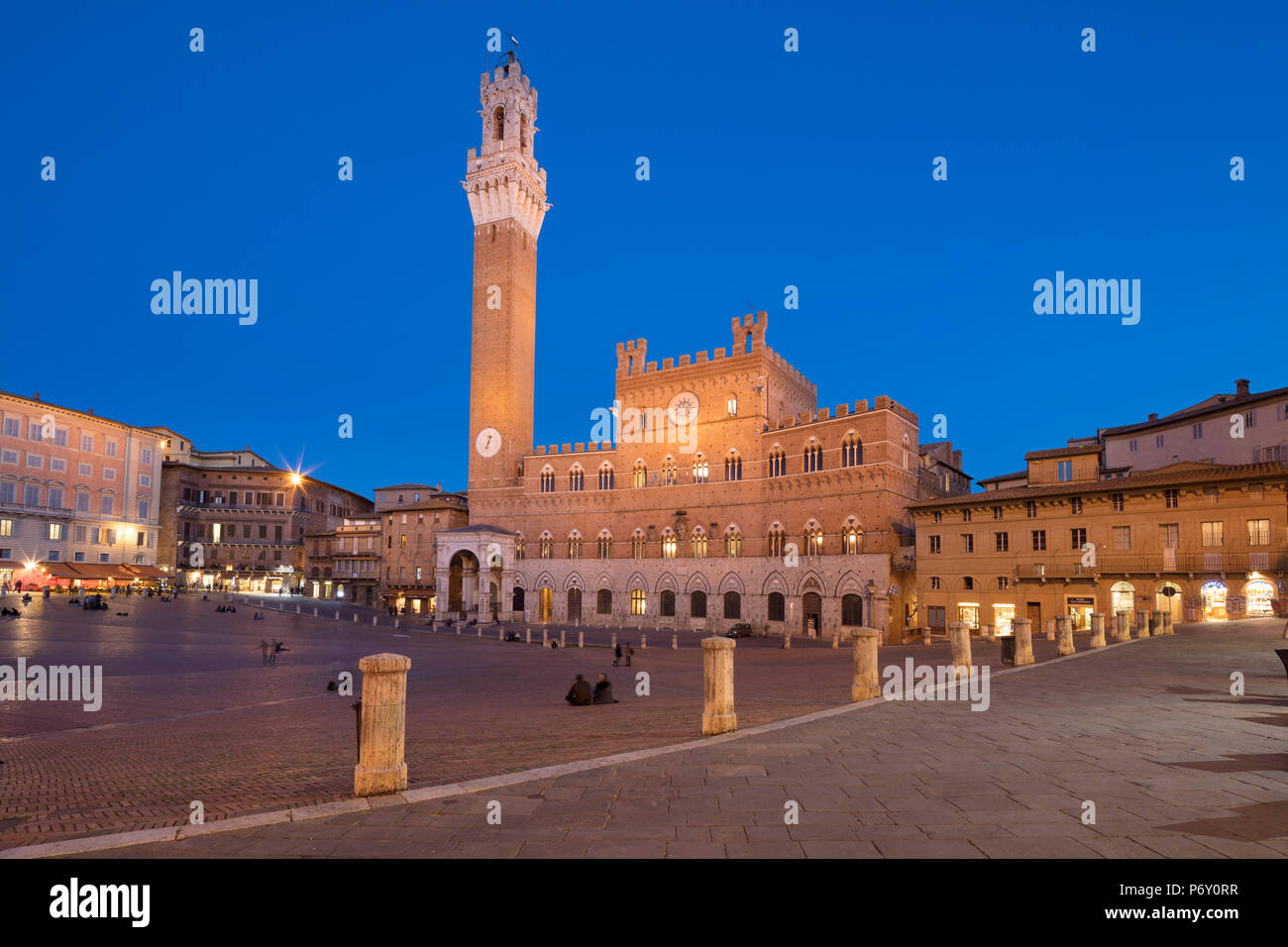 Palazzo Pubblico and Mangia's tower in Piazza del Campo at night, Siena, Tuscany, Italy Stock Photo
