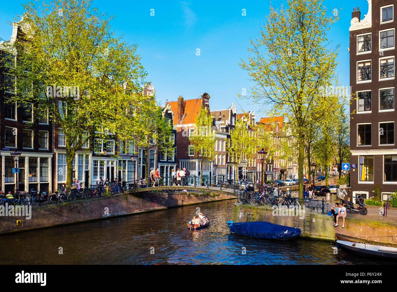 Netherlands, North Holland, Amsterdam. Canal houses and small footbridge on the Brouwersgracht canal at intersction of Herengracht. Stock Photo
