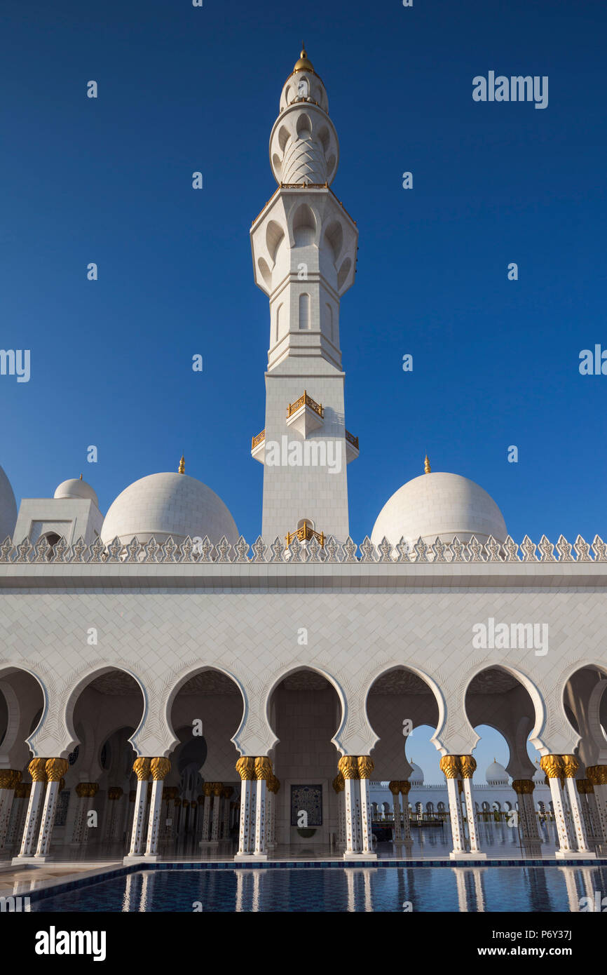 UAE, Abu Dhabi, Sheikh Zayed bin Sultan Mosque, exterior Stock Photo