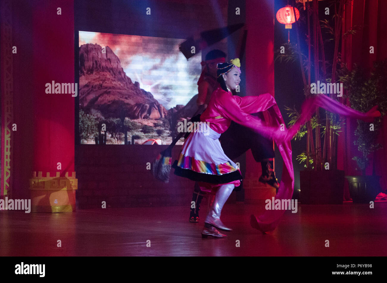Shaolin kung fu sword fight hi-res stock photography and images - Alamy