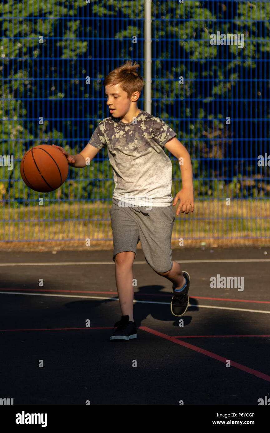 Kid basket ball hi-res stock photography and images - Alamy